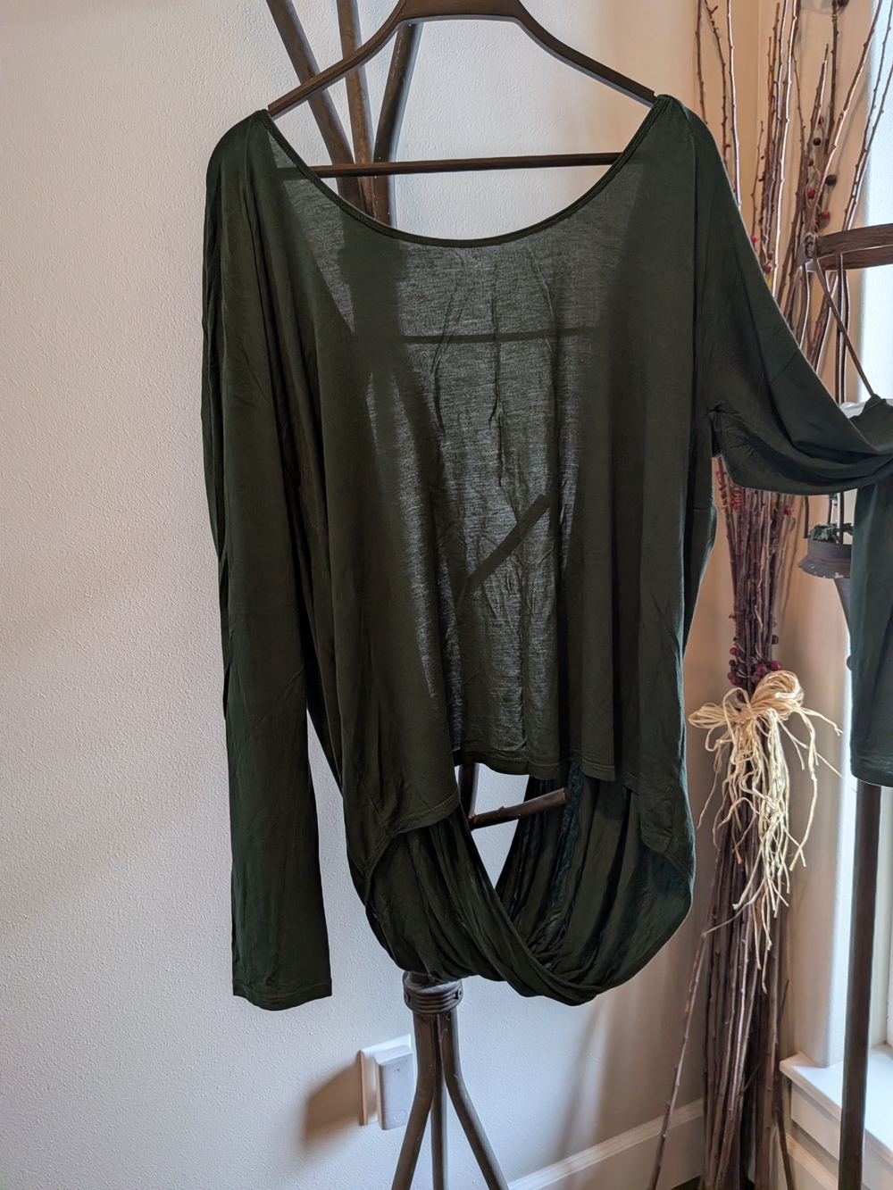 Zyia Namaste Long-Sleeve Women's Top in Dark Green